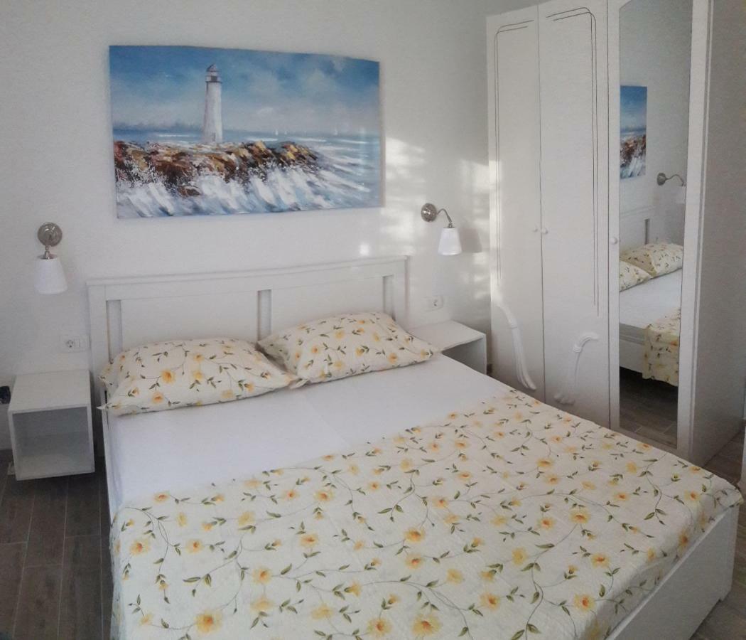 Apartments Villa Antony Drvenik  Ngoại thất bức ảnh